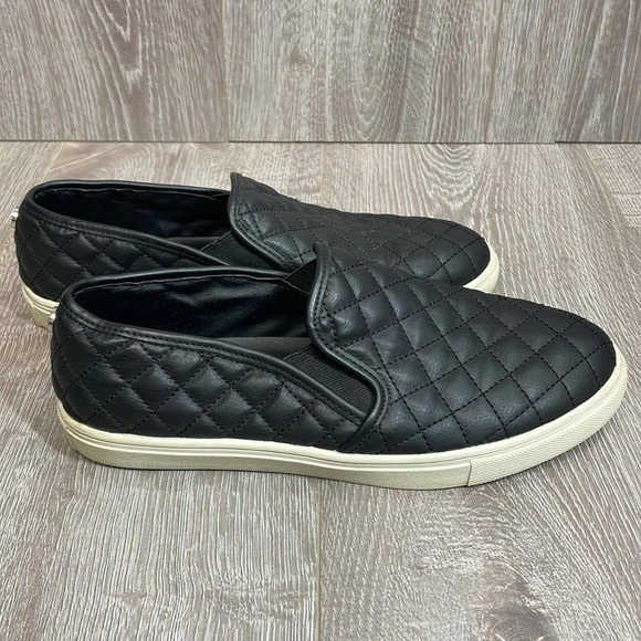 Steve Madden Ecentrcq Quilted Black Slip On Shoes 9.5 - Picture 2 of 16